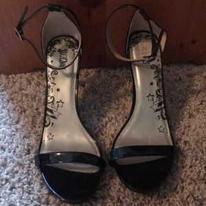 Black patent leather heeled sandal